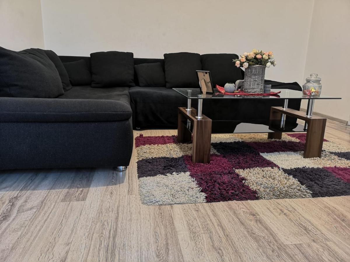 דירות קריובה Deea Apartament מראה חיצוני תמונה