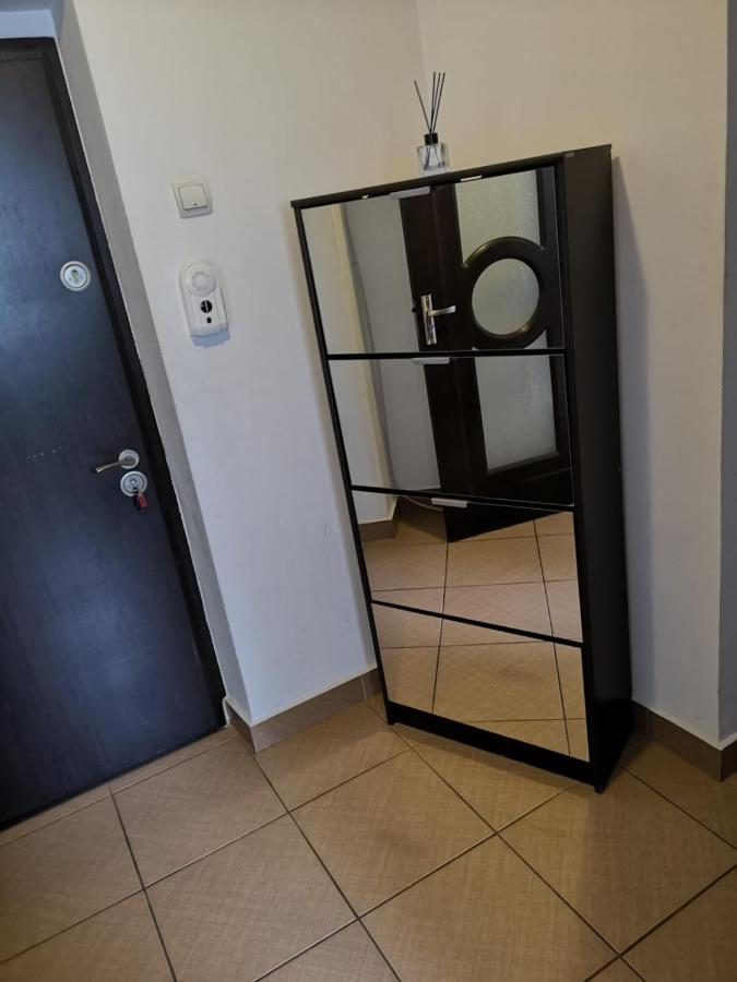 דירות קריובה Deea Apartament מראה חיצוני תמונה