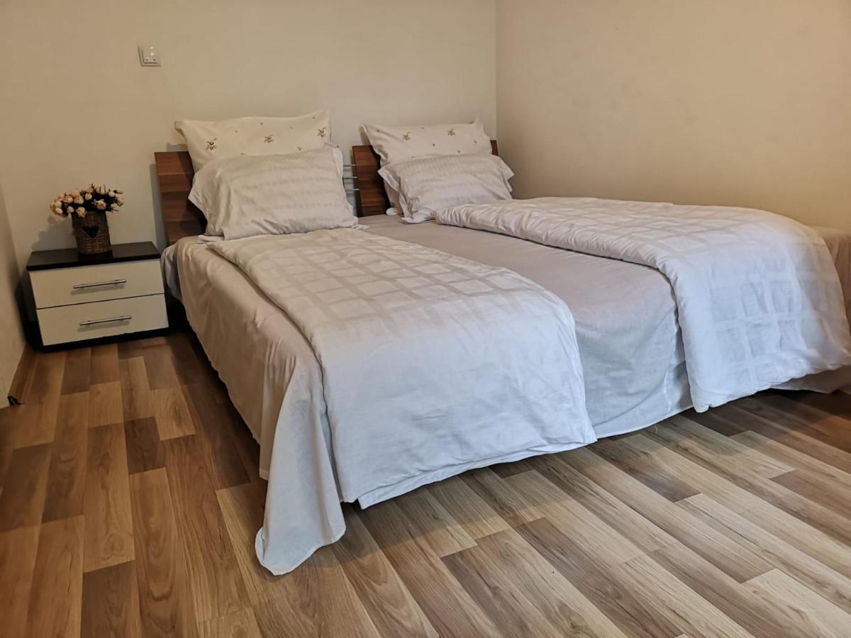 דירות קריובה Deea Apartament מראה חיצוני תמונה